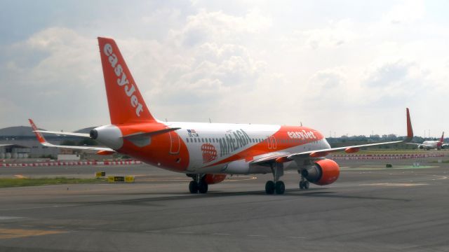 Airbus A320 (OE-IJW) - EasyJet Airbus A320-214(WL) OE-IJW in Madrid 