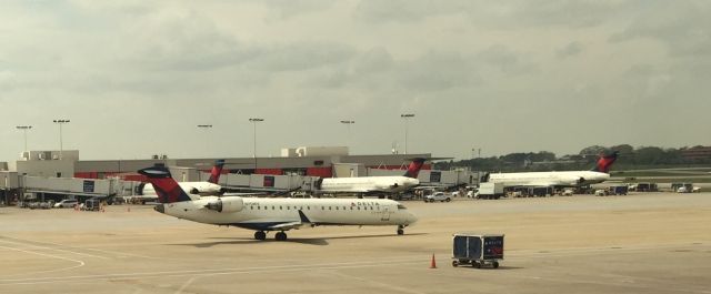 Canadair Regional Jet CRJ-700 (N754EV)