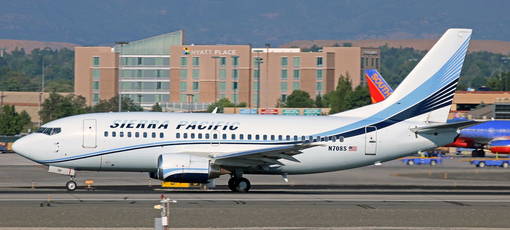 Boeing 737-500 (N708S) - SPAs N708S, a B735, gains speed during its departure roll down Reno Tahoe Internationals 16R as it takes off with a full passenger load of United States Marine Corps Military Police (and six military police canines) enroute to Will Rogers (KOKC) in Oklahoma City and then on to Cherry Point.