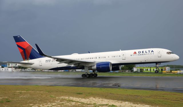 Boeing 757-200 (N685DA)