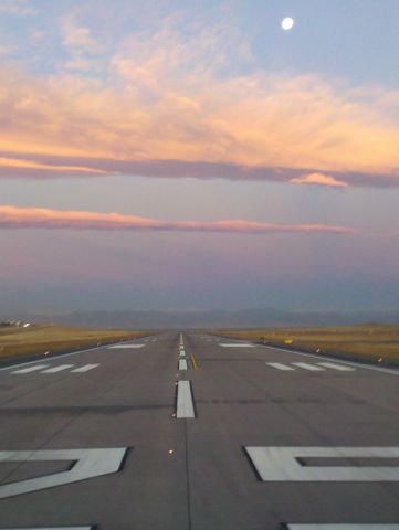 — — - Departing RWY25  13OCT11