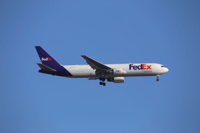 BOEING 767-300 (N134FE)
