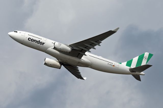 Airbus A330-200 (D-AIYA)