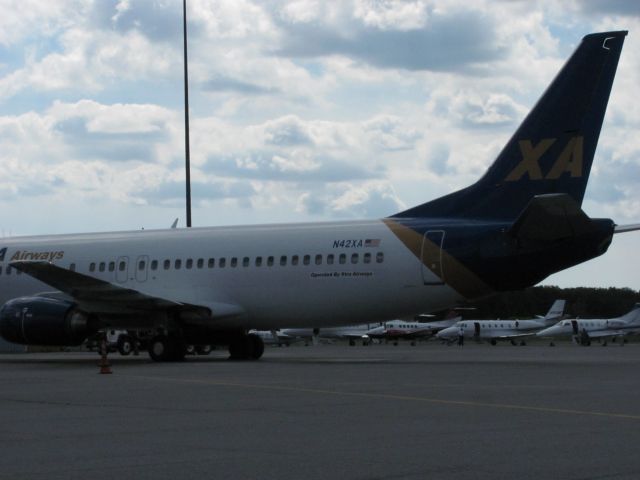 BOEING 737-400 (N42XA) - sitting at gate