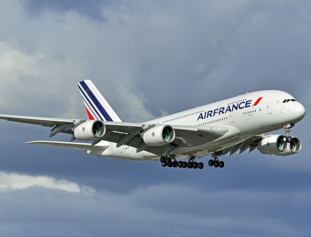 Airbus A380-800 —