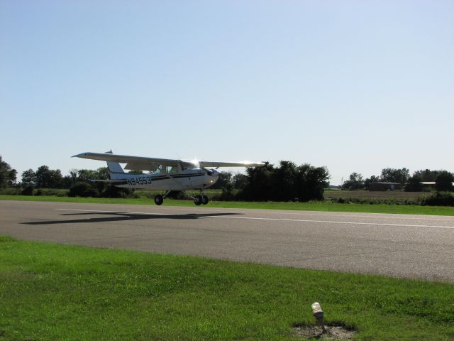 Cessna 152 (N94553) - Delta State University Flight Team landing practice.