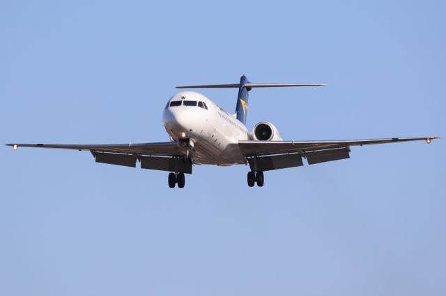 Fokker 70 (VH-QQW)