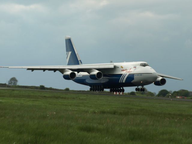 Antonov An-124 Ruslan (RNA82080) - Touching her toes on the piano keys rwy06