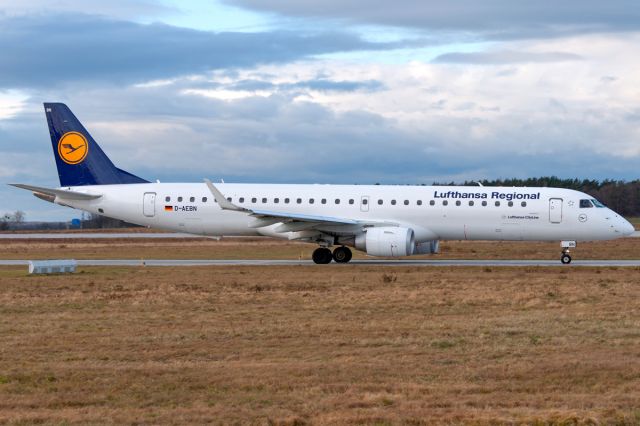 Embraer ERJ-190 (D-AEBN) - Close Shot to this little Embraer