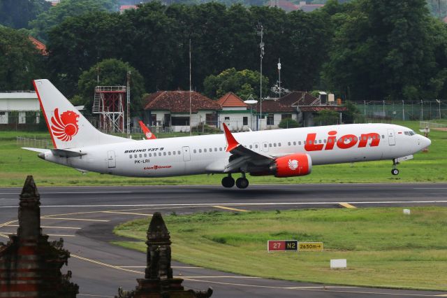 Boeing 737 MAX 9 (PK-LRI)
