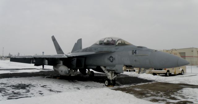 McDonnell Douglas FA-18 Hornet (16-6662) - A Swordsmen (VFA 32) Super Hornet (Boeing F/A 18F BuNo.166662) visiting the <a href="http://www.aviationky.org/">The Aviation Museum of Kentucky</a> at Bluegrass Airport (KLEX)...