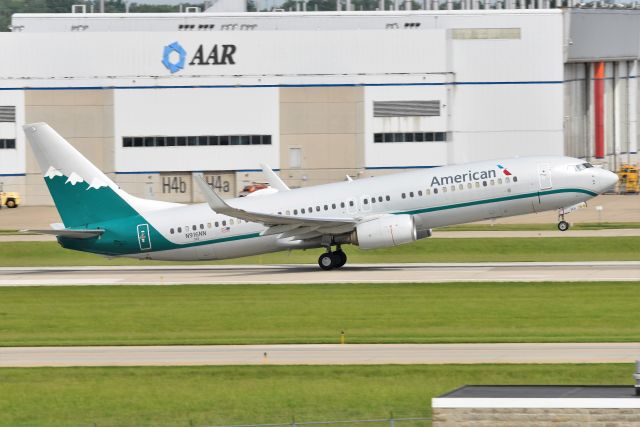 Boeing 737-800 (N916NN) - Reno Air Heritage Jet pulling up off of Runway 5-L on 05-23-22 heading to DAL.