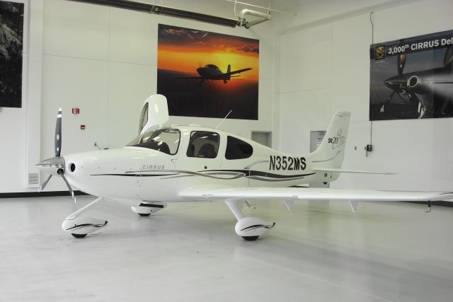 Cirrus SR-20 (N352MS) - 2007 SR20-GTS. Firts WAAS-certified Cirrus from Cirrus Design.  WWW.CIRRUSDRIVER.COM