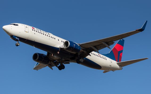 Boeing 737-800 (N3738B) - Delta 1509 arriving from Fort Lauderdale, Florida.