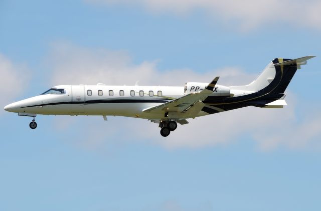 Bombardier Learjet 75 (PP-MIX)