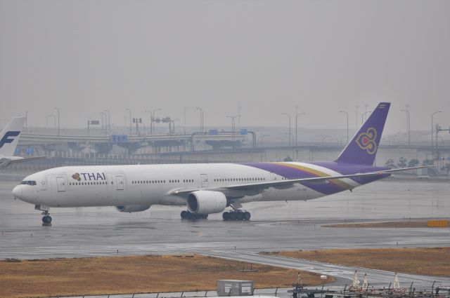BOEING 777-300 (HS-TKE)