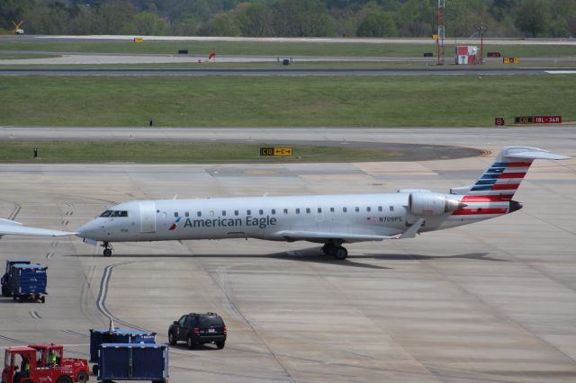 Canadair Regional Jet CRJ-700 (N709PS)