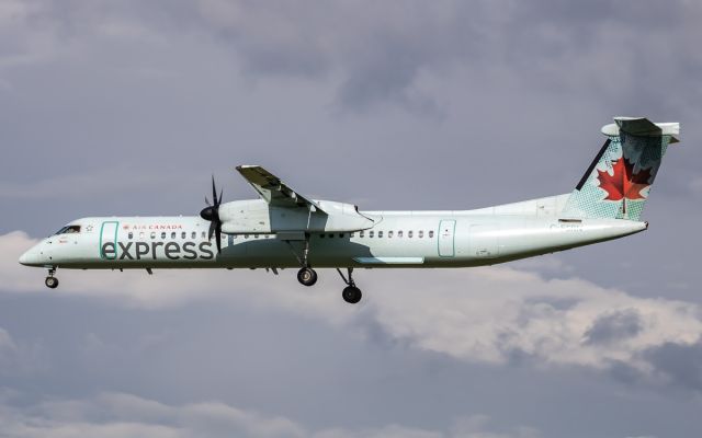 de Havilland Dash 8-400 (C-FSRN)