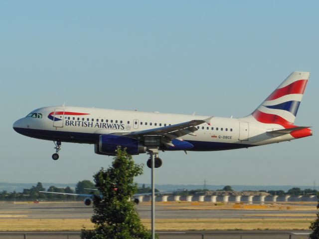 Airbus A319 (G-DBCE) - British Airways (BA) G-DBCE A319-131 [cn2429]br /London Heathrow (LHR). British Airways flight BA419 arriving from Luxembourg (LUX).br /Taken from Viewing Area, T5 Thistle Hotel Bar, Bath Road (adjacent to runway 9L)br /2013 07 19  a rel=nofollow href=http://alphayankee.smugmug.com/Airlines-and-Airliners-Portfolio/Airlines/EuropeanAirlines/British-Airways-BA/https://alphayankee.smugmug.com/Airlines-and-Airliners-Portfolio/Airlines/EuropeanAirlines/British-Airways-BA//a