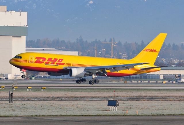 BOEING 767-200 (N774AX)