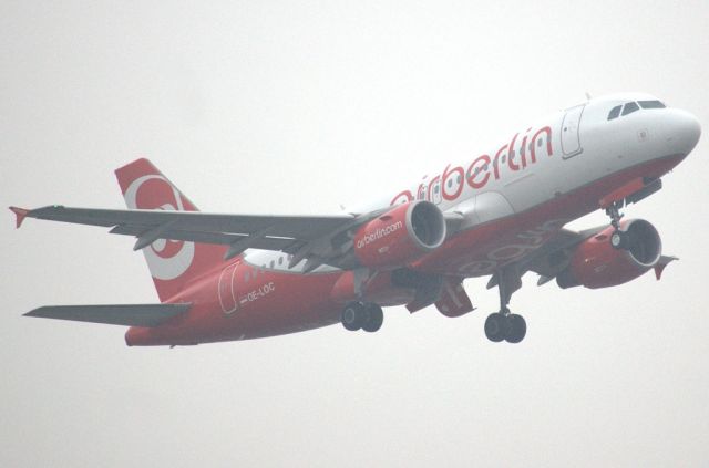 Airbus A319 (OE-LOC)