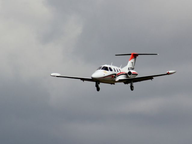 Eclipse 500 (N27052)