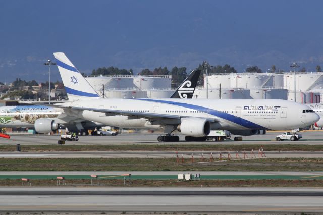 Boeing 777-200 (4X-ECD)