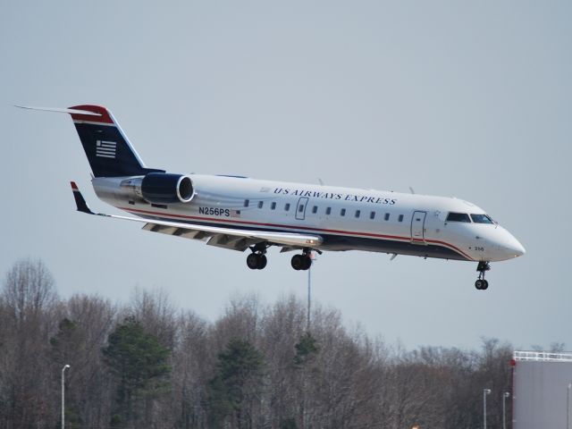 Canadair Regional Jet CRJ-200 (N256PS) - Approaching runway 18C - 3/11/09