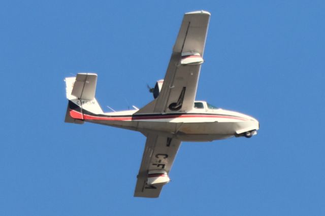 C-FCSM — - C-FCFM Lake LA-4 200 Survolant le fleuve St-Laurent QC. à Lavaltrie. Le 28-04-2025 à16:35.