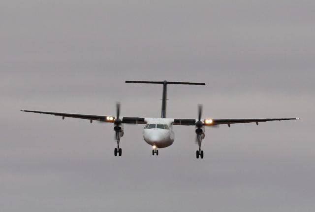 de Havilland Dash 8-300 (VH-XFW)