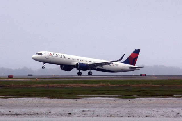 Airbus A321neo (N501DA) - Delta A321 NEO operating the first revenue flight - BOS-SFO on 5/20/22.