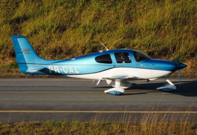 Cirrus SR-22 (PR-CAL)