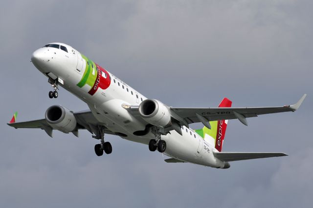 Embraer ERJ-190 (CS-TPO) - TAP/PGA323 departing for Lisbon