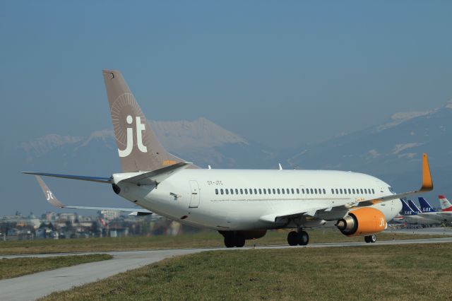 BOEING 737-300 (OY-JTC)