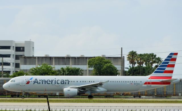Airbus A321 (N174US)