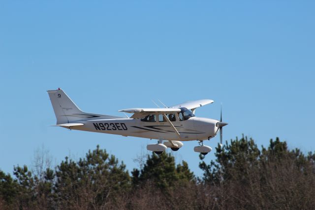 Cessna Skyhawk (N923ED)