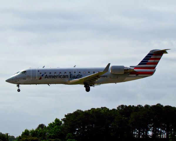 Canadair Regional Jet CRJ-200 (N244PS)