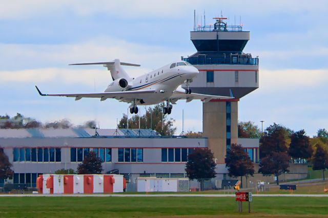 Embraer Legacy 450 (C-FASF) - Good timing