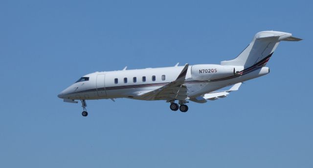 Canadair Challenger 350 (N702QS) - On final is this brand new Bombardier Canadair Challenger 350 in the Autumn of 2019.