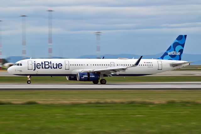 Airbus A321 (N946JL)