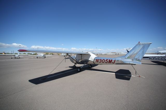 Piper Navajo (N305MJ)