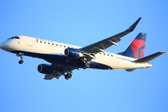 EMBRAER 175 (long wing) (N270SY)