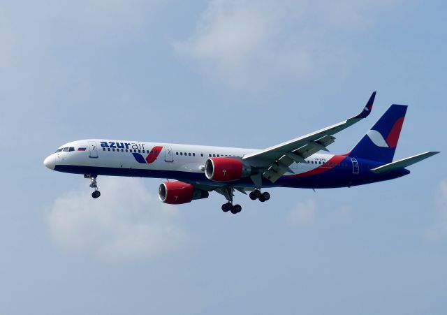 Boeing 757-200 (VP-BPB) - Phuket(HKT) R/W09 (2018/04/03)