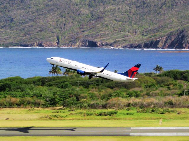 Boeing 737-900 (N811DZ)