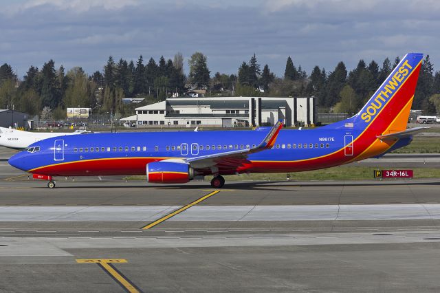 Boeing 737-800 (N8617E)