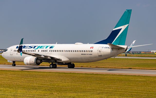 Boeing 737-800 (C-GWWJ)