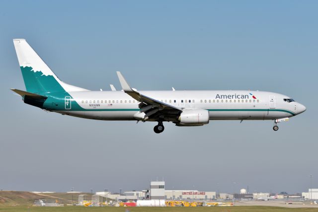 Boeing 737-800 (N916NN) - Reno Air Heritage Jet. 10-C 10-28-22