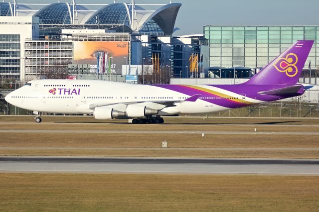 Boeing 747-400 (HS-TGY)