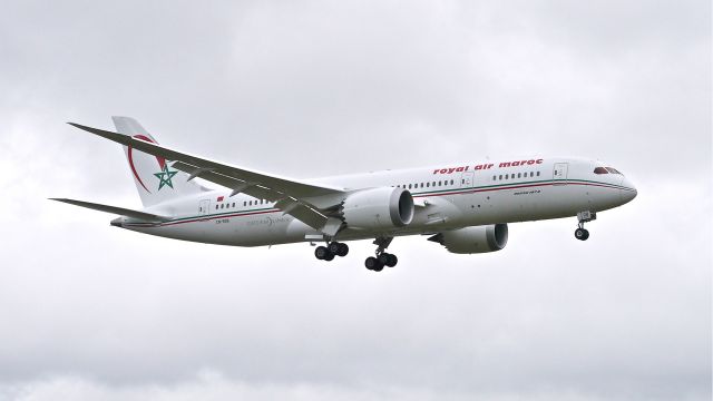 Boeing 787-8 (CN-RGB) - BOE152 on final to Rwy 16R to complete a flight test on 12/23/14. (ln 248 / cn 43817). This will be the first Dreamliner for RAM.