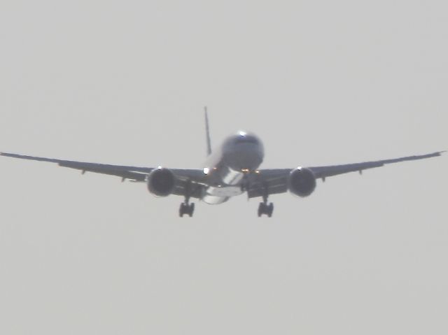 BOEING 777-300 (PT-MUG)